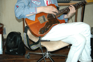 hori_guitar_200