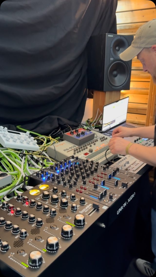 Jamming at @superbooth_berlin 
@patdj.de / @unionaudio / @voicasmodular 
Today is the last day 😊 see you at the booth.