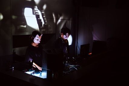 Celebrating its 10th anniversary, the electronic music and digital creativity festival “MUTEK.JP 2025” took place over four days from Thursday, November 20 to Sunday, November 23, 2025.

Celebrating its 10th anniversary this year, the festival featured innovative and experimental audiovisual live performance artists exploring the theme: “The unknown potential of sound and visual expression that expands consciousness, born from the resonance between technological evolution and creativity.”
We received photos from a special collaboration between Kyoka, a sound artist currently based in Switzerland, and interaction designer Takuma Nakata,
as well as a collaboration with Ami Kusakari, bassist of Sakanaction 🙏☺️

@mutek.jp 
@mutekmontreal 
@kyoka.sound 
@takuma.nakata 
@amikusakari 

#mutek #mutekjp #kyoka