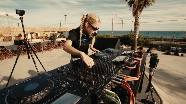 With over 15 years behind the decks, Viviana Casanova knows what really matters in the booth.
Here’s her feedback on the gear she’s trusted since day one. Thank you @vivianacasanovamusic 😉 English & Japanese versions of her feedbacks are up on our website.